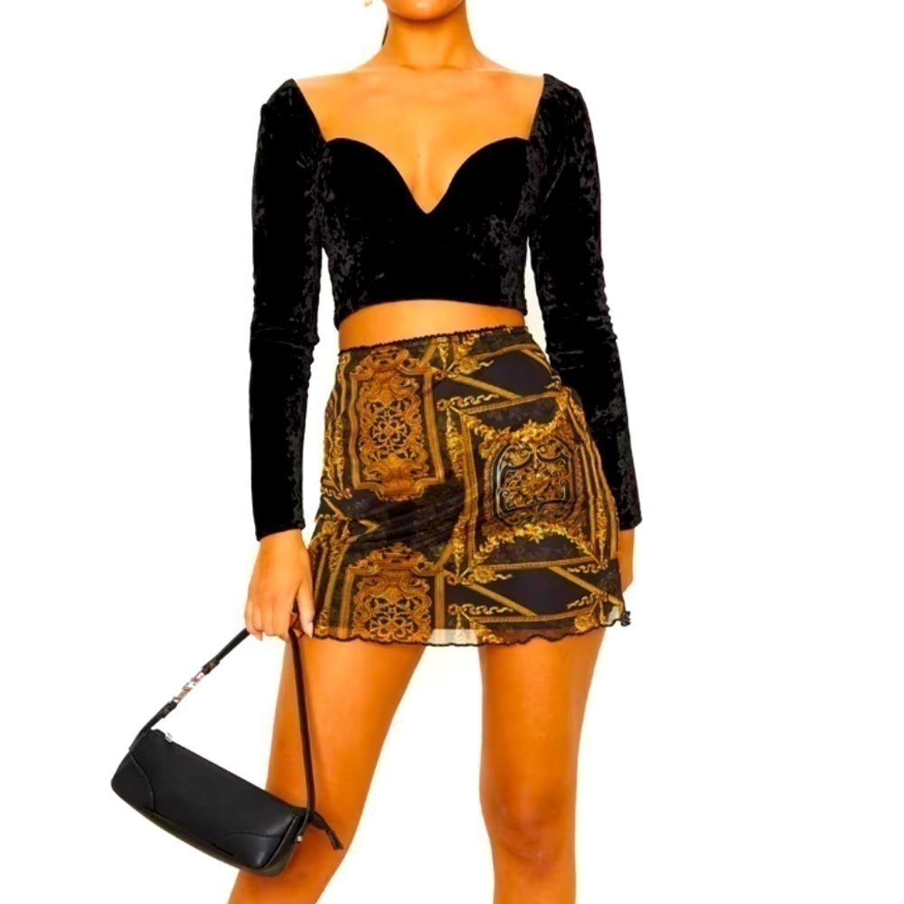 PrettyLittleThing Black Crushed Velvet Wire V Crop Top Size 12 Goth Whimsigoth